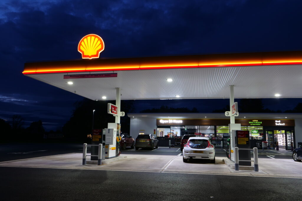 Shell Oldbury Service Station featuring the Visive Dual Colour Border Tube and Pecten