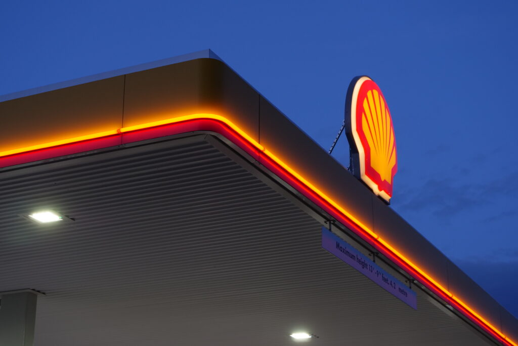 Shell Oldbury Service Station featuring the Visive Dual Colour Border Tube, showing the corner section